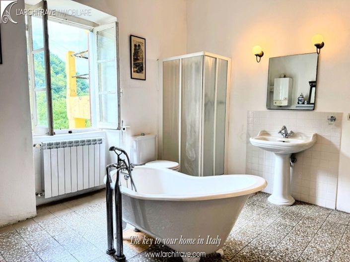 Image No.14-6 Bed House for sale