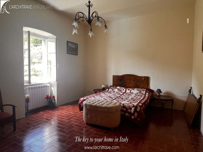 Image No.17-6 Bed House for sale
