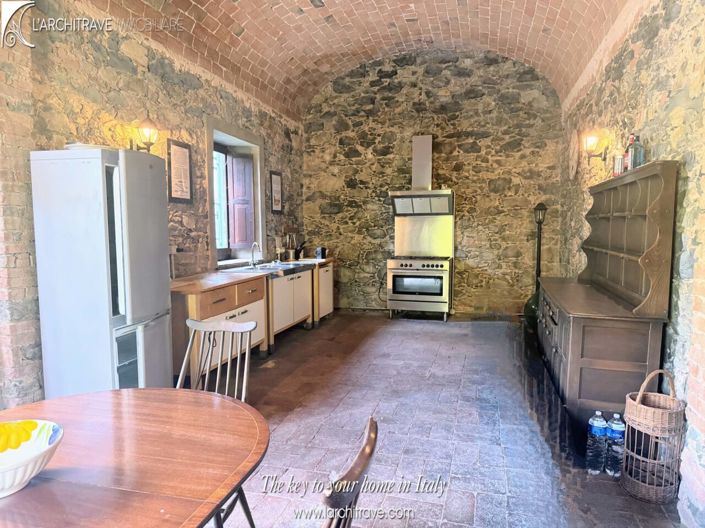 Image No.5-6 Bed House for sale