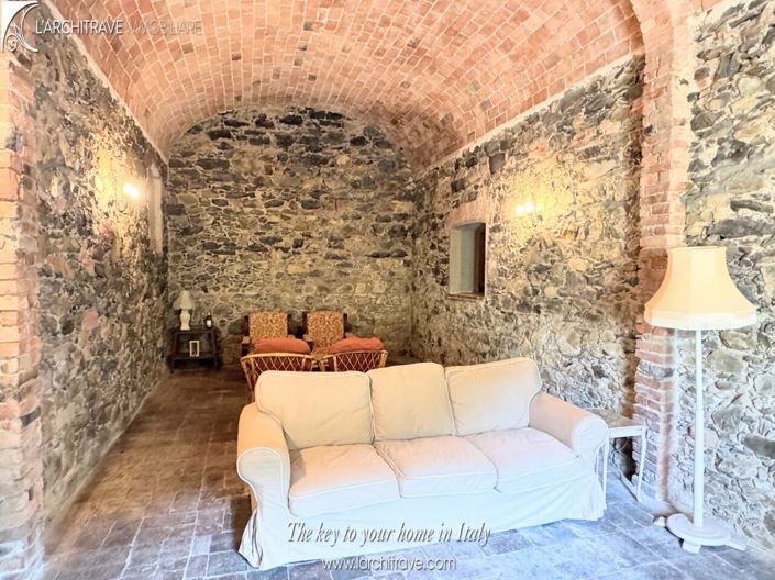Image No.7-6 Bed House for sale
