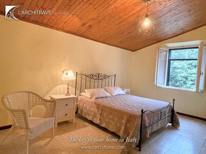 Image No.16-5 Bed House for sale