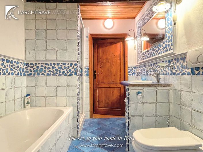 Image No.18-5 Bed House for sale