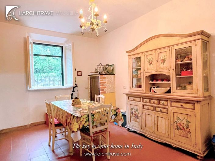 Image No.9-5 Bed House for sale
