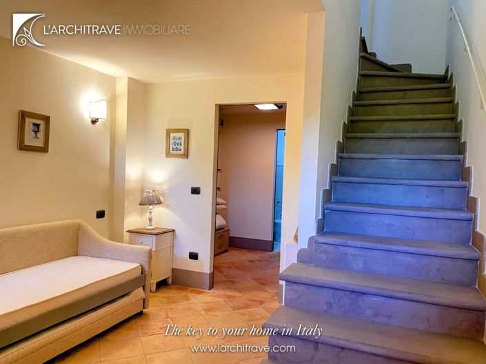 Image No.8-2 Bed House for sale
