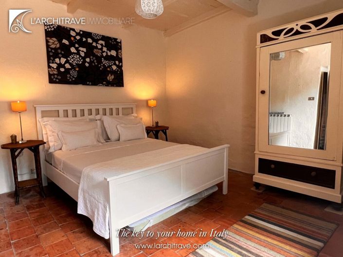 Image No.18-4 Bed House for sale