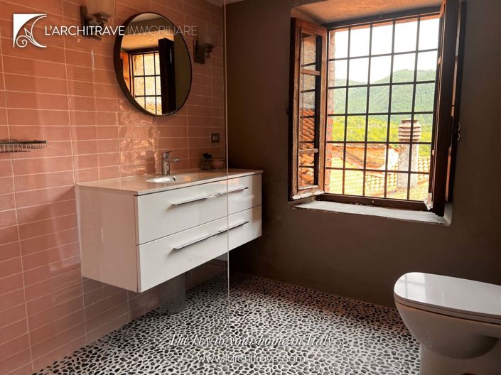 Image No.20-4 Bed House for sale