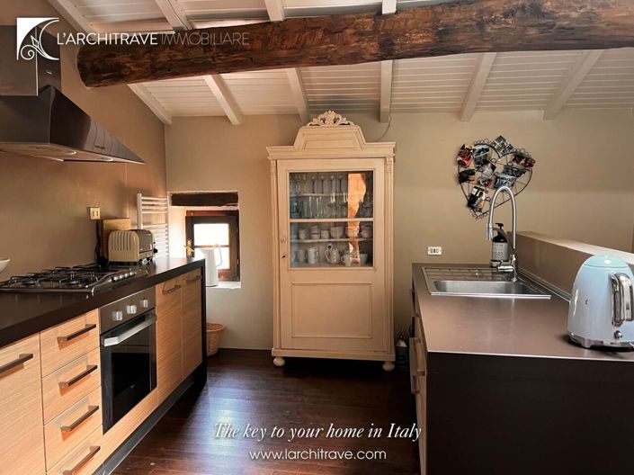 Image No.8-4 Bed House for sale