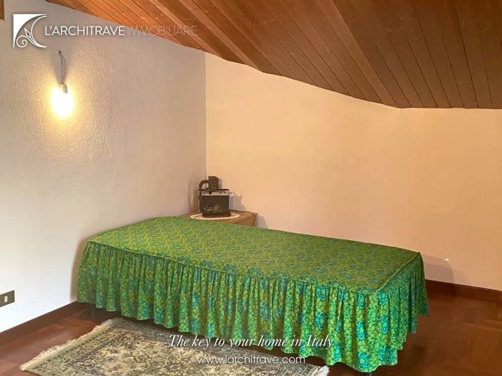 Image No.17-4 Bed House for sale
