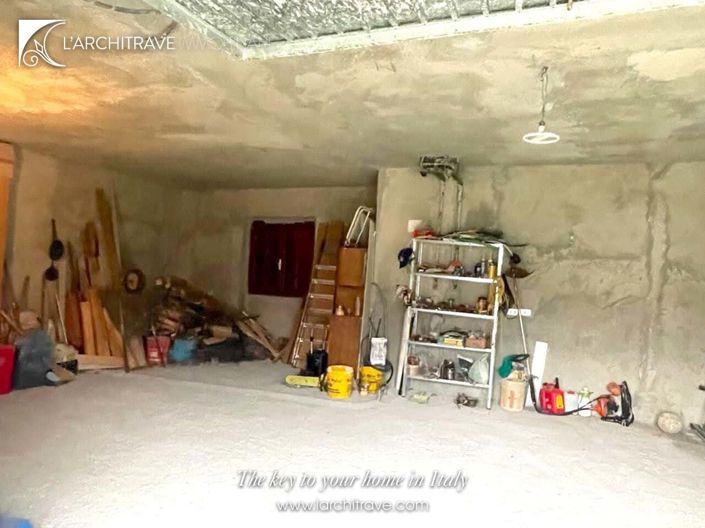 Image No.19-4 Bed House for sale