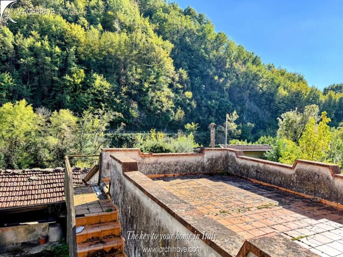 Image No.17-4 Bed House for sale