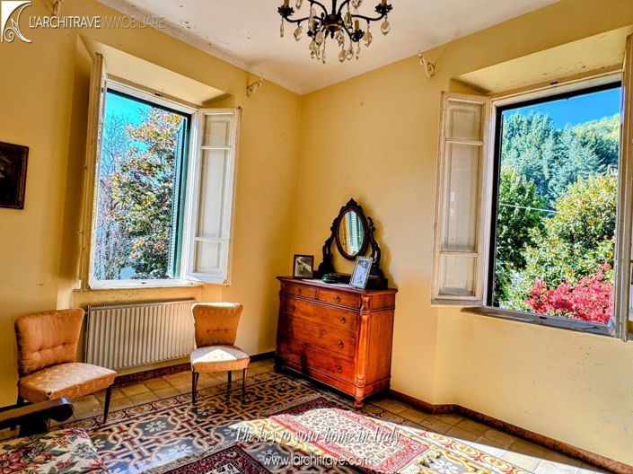 Image No.6-4 Bed House for sale