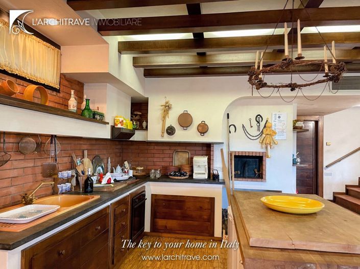 Image No.17-5 Bed House for sale