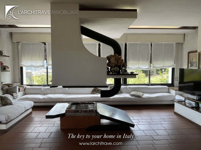 Image No.3-5 Bed House for sale