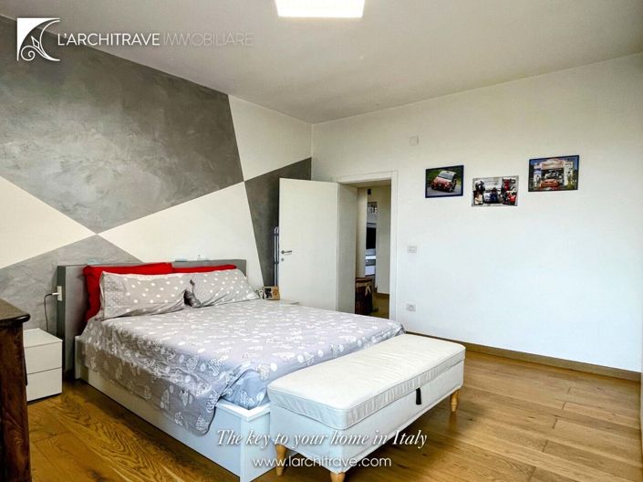 Image No.10-2 Bed House for sale