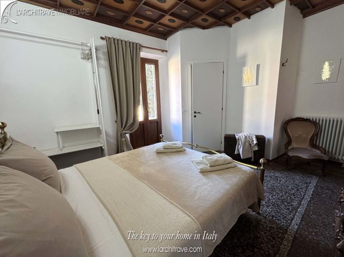 Image No.5-7 Bed House for sale