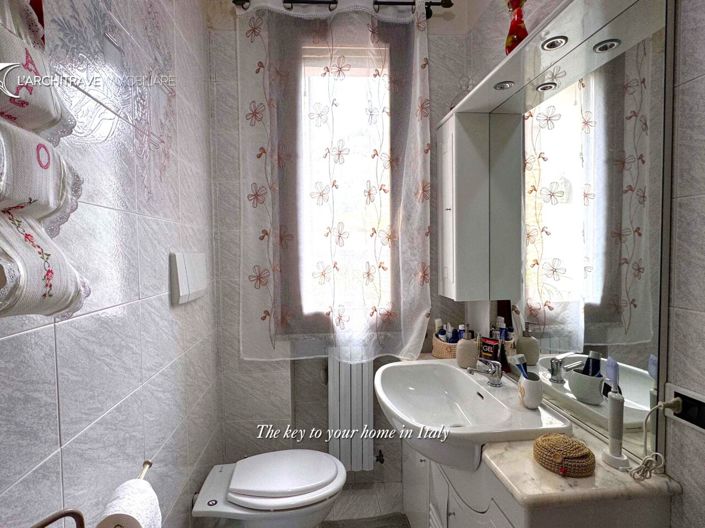 Image No.13-2 Bed House for sale