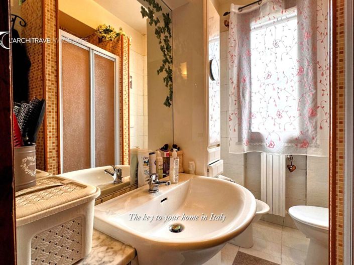 Image No.16-2 Bed House for sale