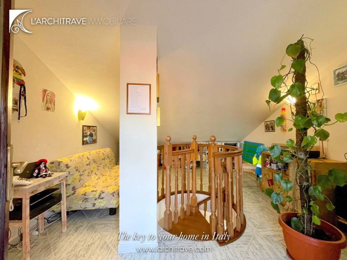 Image No.17-2 Bed House for sale