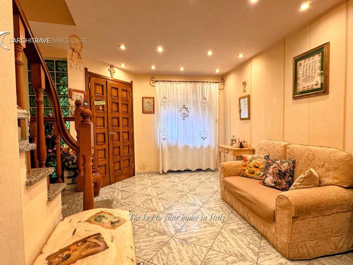 Image No.5-2 Bed House for sale
