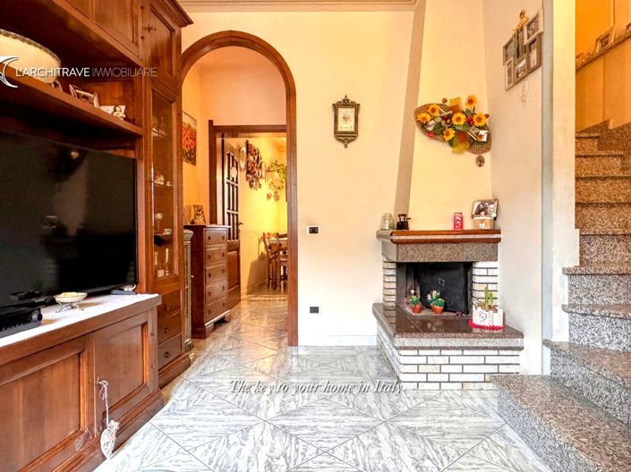 Image No.7-2 Bed House for sale