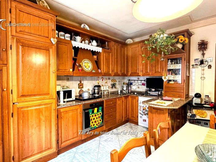 Image No.9-2 Bed House for sale