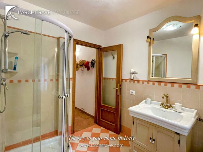 Image No.10-5 Bed House for sale