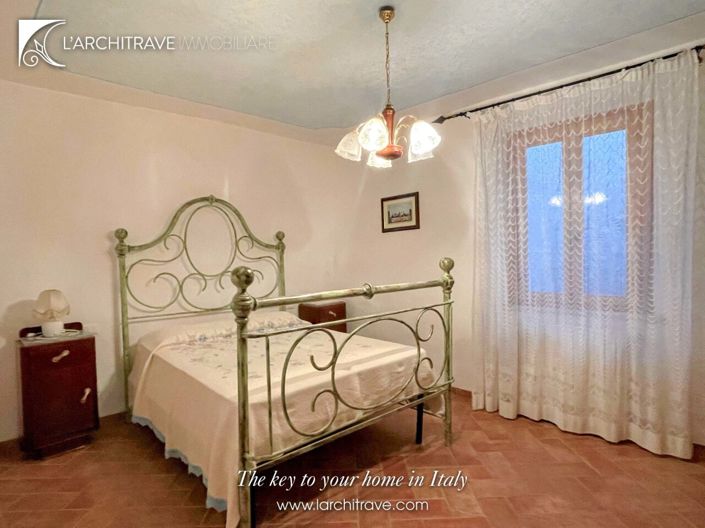 Image No.19-5 Bed House for sale