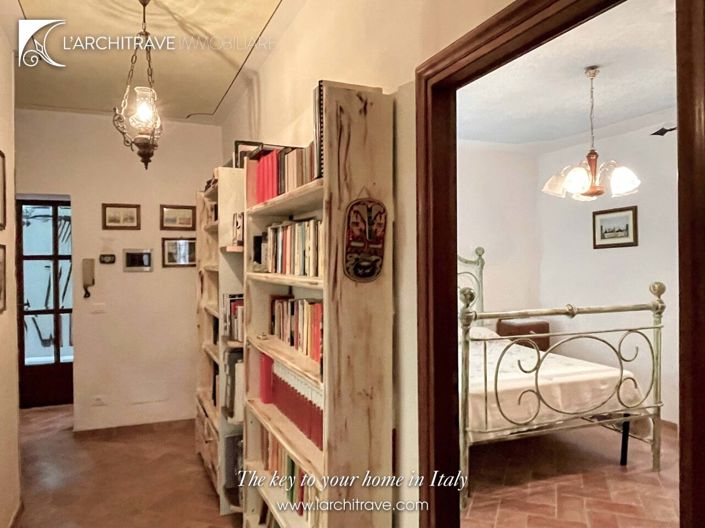 Image No.20-5 Bed House for sale
