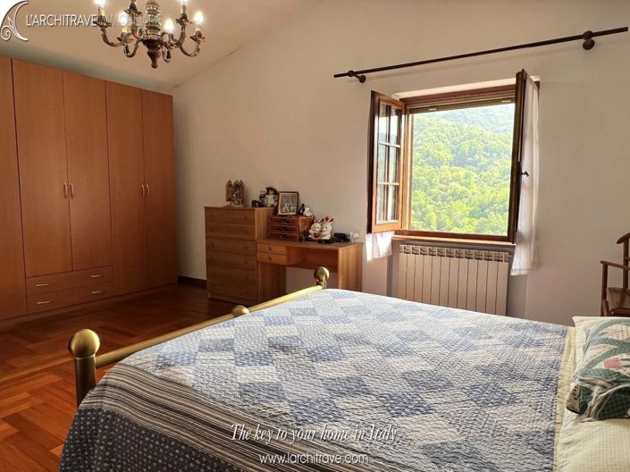 Image No.12-4 Bed House for sale