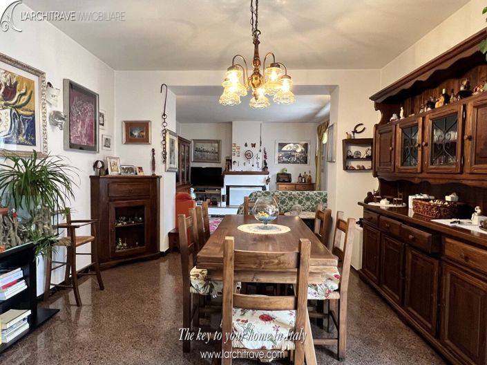 Image No.4-4 Bed House for sale