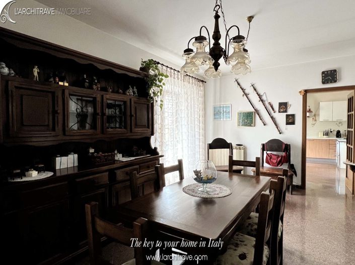 Image No.6-4 Bed House for sale