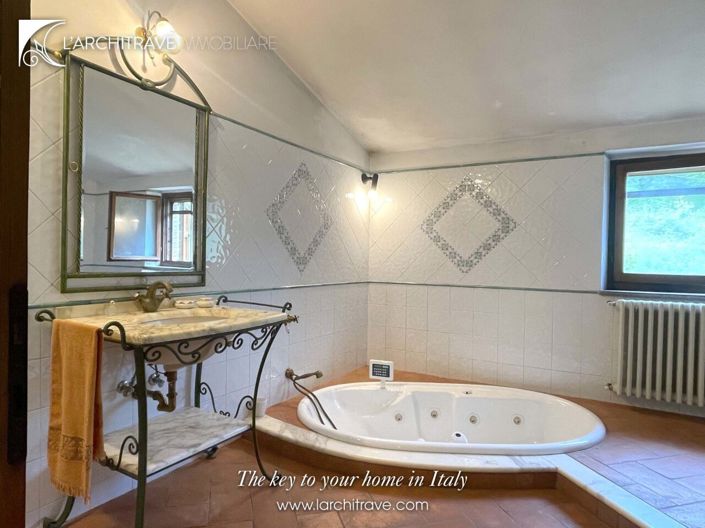 Image No.21-3 Bed House for sale