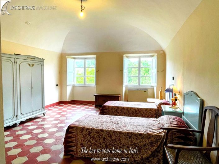 Image No.12-3 Bed House for sale