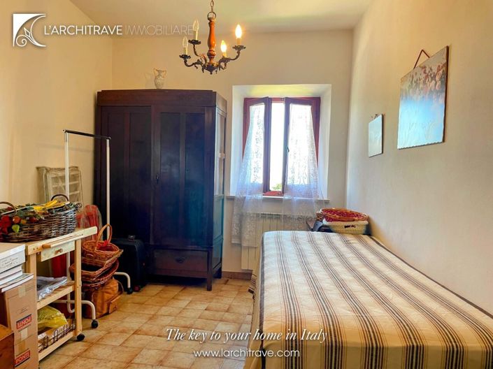 Image No.18-3 Bed House for sale