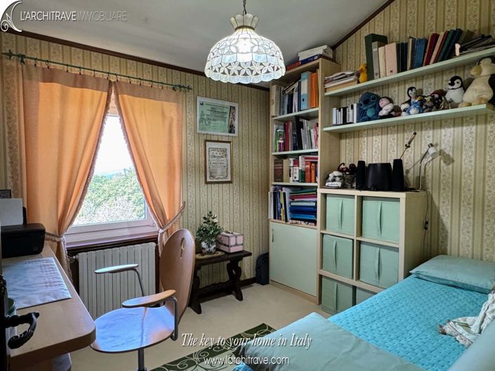 Image No.17-5 Bed House for sale