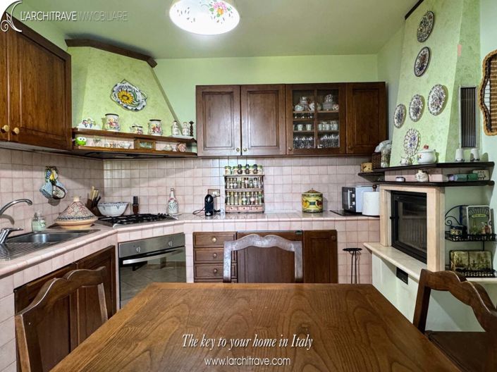 Image No.7-5 Bed House for sale