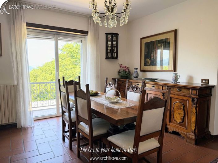 Image No.8-5 Bed House for sale