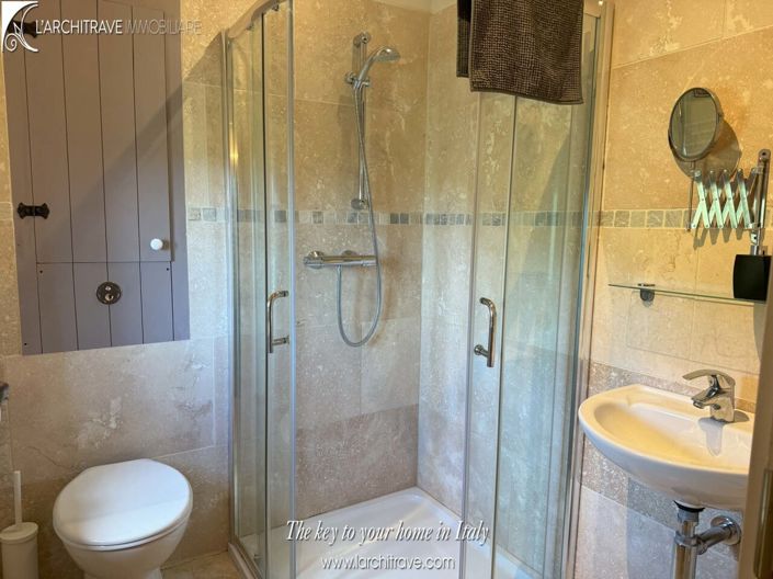 Image No.17-7 Bed House for sale