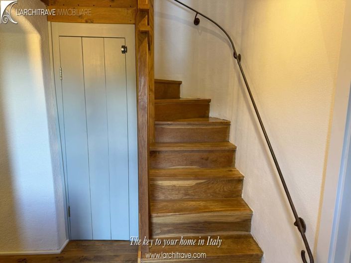 Image No.24-7 Bed House for sale
