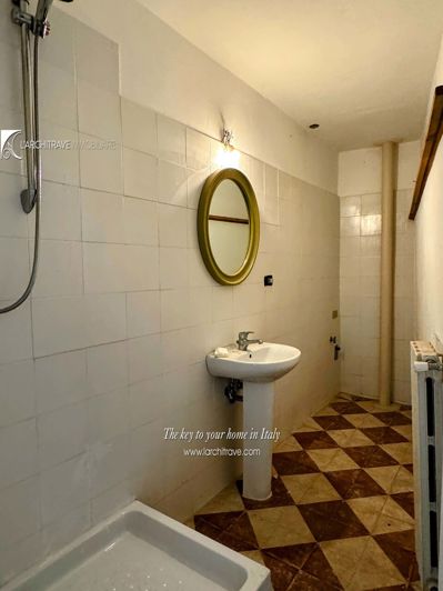 Image No.17-3 Bed House for sale