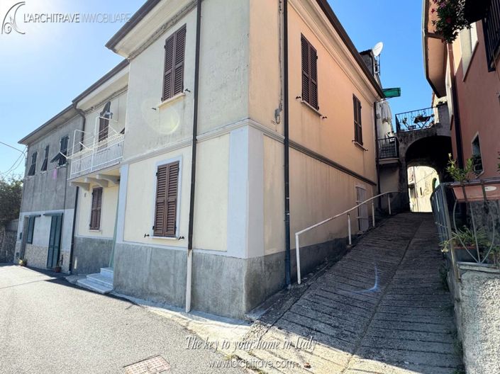 Image No.27-3 Bed House for sale
