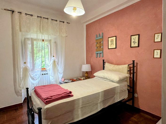 Image No.12-3 Bed House for sale