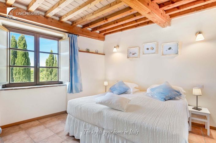Image No.12-6 Bed House for sale