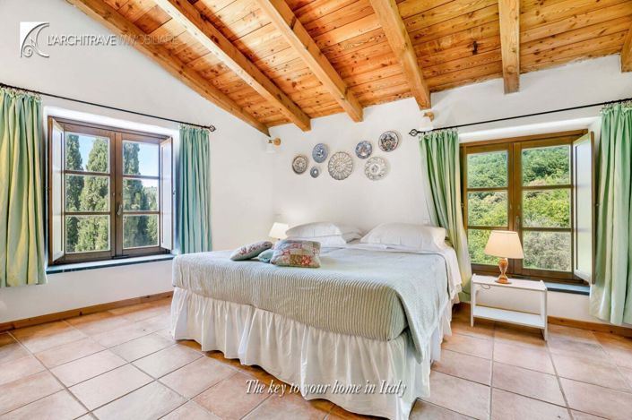 Image No.13-6 Bed House for sale