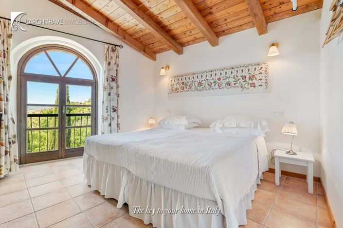 Image No.14-6 Bed House for sale