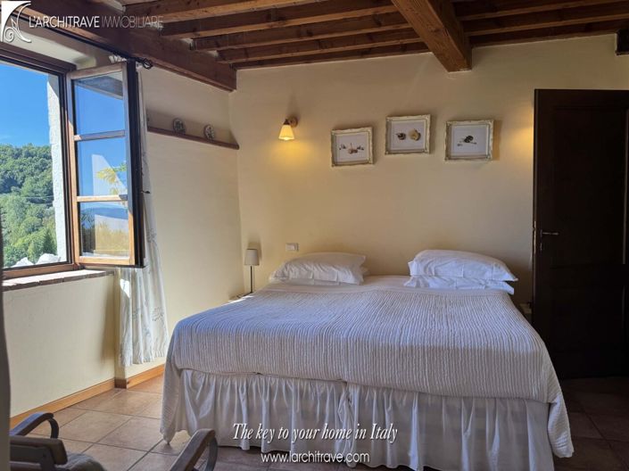 Image No.16-6 Bed House for sale