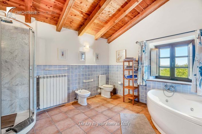Image No.16-6 Bed House for sale