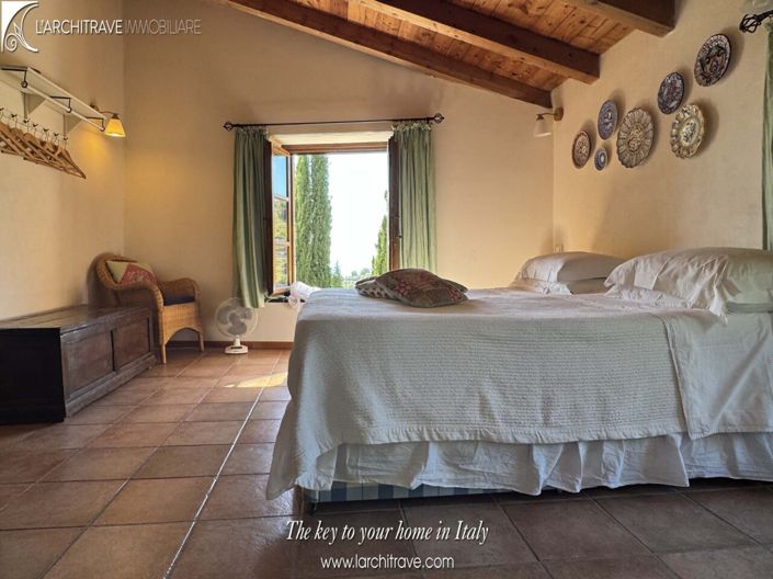 Image No.17-6 Bed House for sale