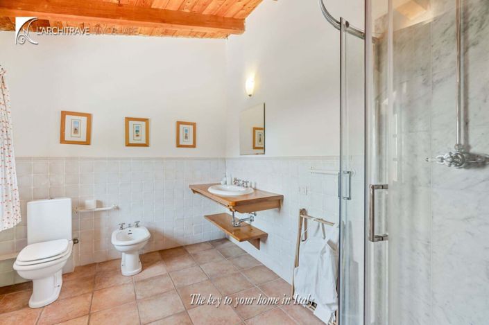 Image No.17-6 Bed House for sale