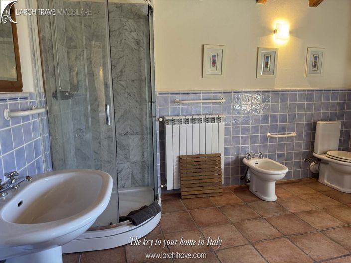 Image No.18-6 Bed House for sale